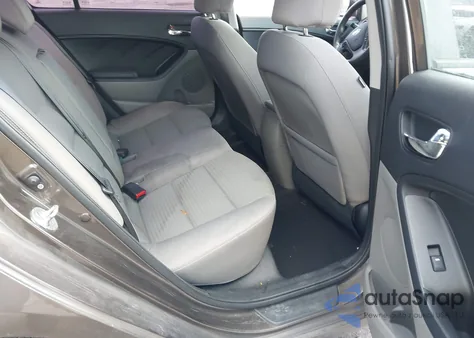 2015 Kia Forte Lx z USA, uszkodzony, nr VIN KNAFX4A62F5361528